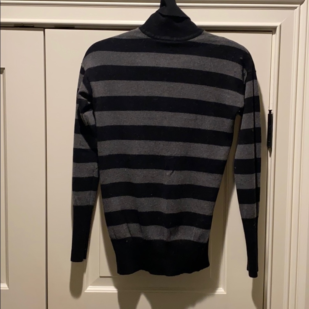 Sweaters - Picture 6 of 8